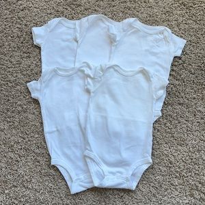 Set of 5 bodysuits 6M